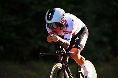 Tour of Holland: Ethan Hayter powers to prologue victory