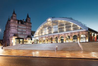 Commuter chaos hits north-west after Manchester-Liverpool train line shut