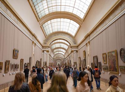 Mona’s Eyes by Thomas Schlesser review – painfully clunky lessons in art