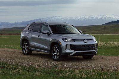 Edmunds small SUV comparison: New Volkswagen Tiguan vs. Honda CR-V