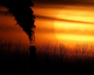 Record leap in CO2 fuels fears of accelerating global heating
