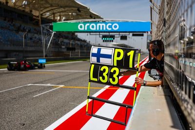 Why radios haven't fully replaced F1 pitboards