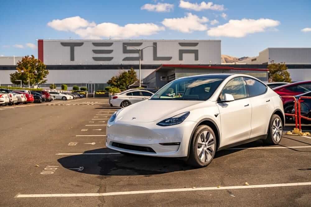 As Tesla Launches an Updated Model Y, Should You Buy,…