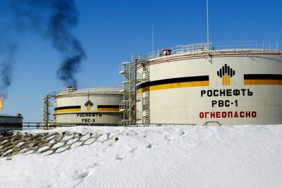 UK targets Russia’s ‘shadow fleet’ and sanctions oil giants