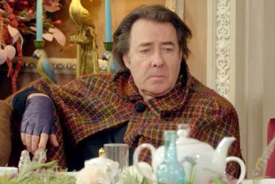 Celebrity Traitors live: Jonathan Ross shakes off suspicion as fourth star leaves the castle
