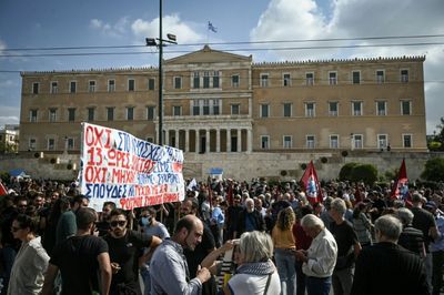 Greece Weighs Disputed 13-hour Workday Reform