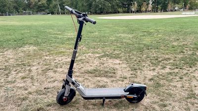 I’ve been riding the Segway E3 Pro for a month, and it’s one of the best scooters for everyday commuters