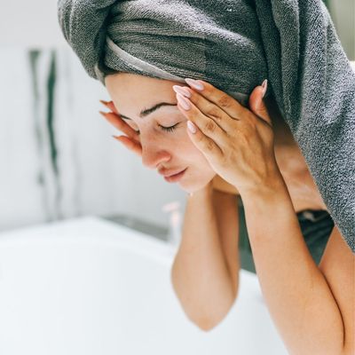 Is Your Morning Cleanse Really Necessary? The Experts Weigh In On The SkinTok Trend