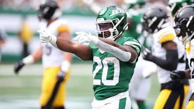 Jets' Aaron Glenn Doubles Down on Breece Hall Trade Stance As Rumors Abound
