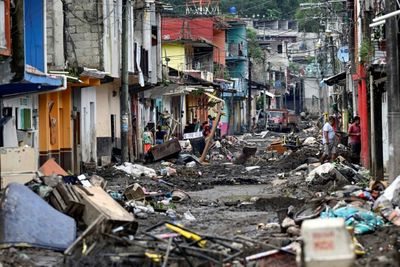 Flood-hit Mexican Town Digs Out Debris, Fearing Disease Outbreaks