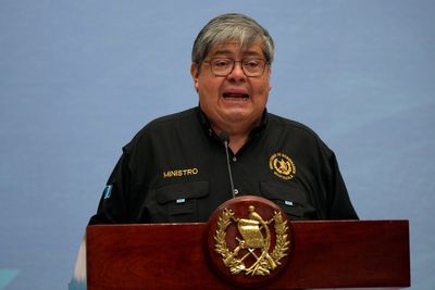 Guatemala's president accepts resignations of top security officials after gang escape