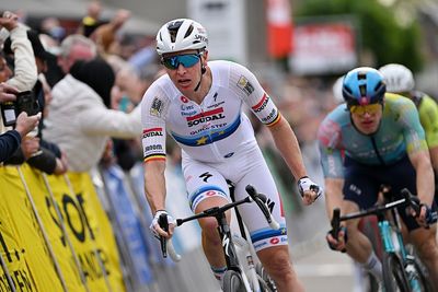 Tour of Holland: Tim Merlier speeds to victory ahead of Olav Kooij on stage 1