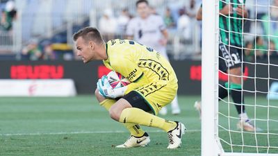 Glory hand Matt Sutton a deal after Birighitti blow