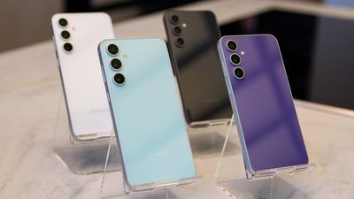 Galaxy S23 FE sees major One UI 8 update: Customize your lock screen and more