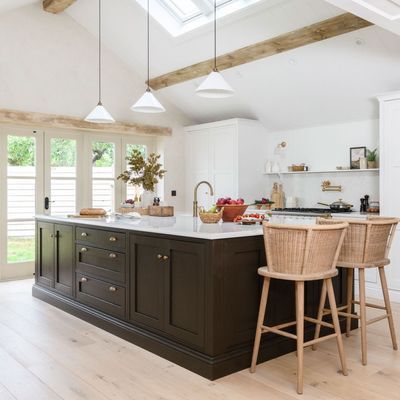 Designing four kitchens taught me these surprising lessons about lighting – how to go from harsh shadows to golden glow