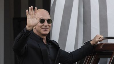 Jeff Bezos’ Daily Routine Reveals 5 Secrets To Building Wealth