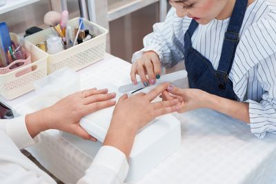 11 Grooming Standards That Exhaust Women Unnecessarily