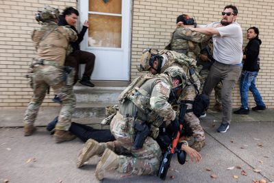 Judge orders Chicago deportation agents to wear body cameras after seeing ‘startling’ images of arrests