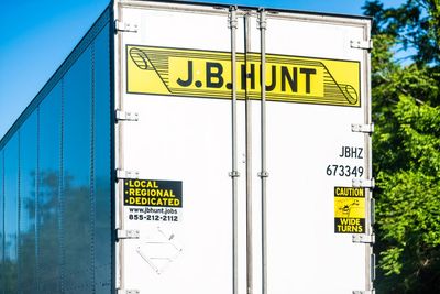 JB Hunt Stock Is Ripping Higher Thursday: What's Going On?