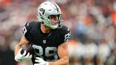 Raiders' Brock Bowers (knee) is on track to miss his third consecutive game due to injury