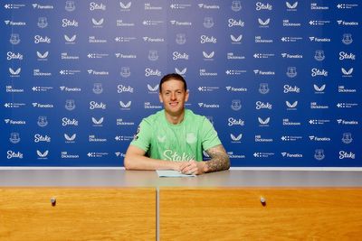 Jordan Pickford signs new contract extension with Everton