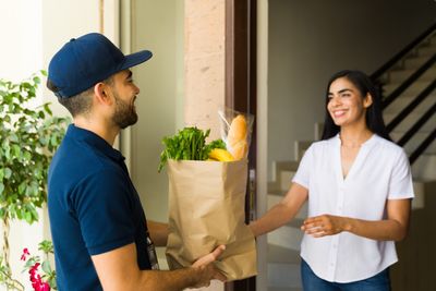5 Things You Didn’t Know Your Grocery Delivery Driver Should Be Doing