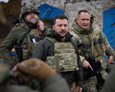 Trump says he plans to meet Putin in Budapest as Zelenskyy prepares to make missiles case at White House