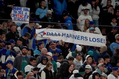 Canadians set aside contempt for tariffs and Trump rhetoric for the love of the Toronto Blue Jays