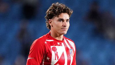 Barcelona Star Sends Eye-Catching Julian Alvarez Transfer Message