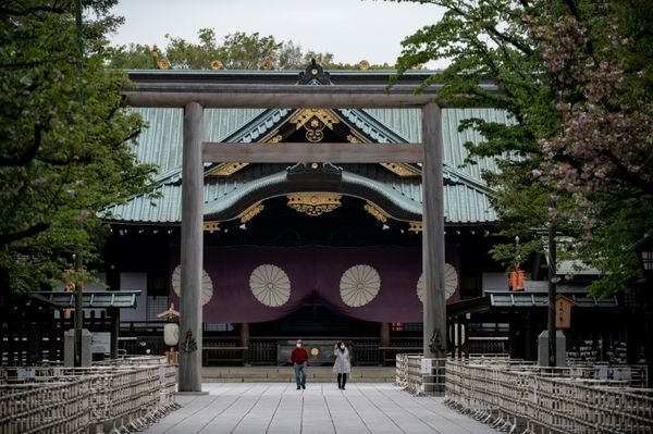 Japan PM Hopeful Avoids War Shrine Visit Amid Political Wrangle