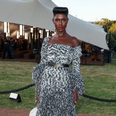 Jodie Turner-Smith’s High Ponytail Gives “Snatched” a New Meaning
