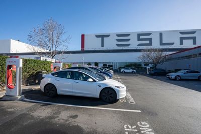 Elon Musk's Tesla Risks NHTSA Scrutiny With FSD V14.1.2's 'Mad Max' Update That Ignores Speed Limits