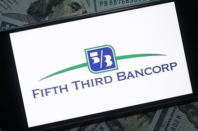 Fifth Third Bancorp Earnings Are Imminent; These Most Accurate Analysts Revise Forecasts Ahead Of Earnings Call