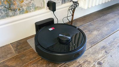 I tested the Roborock Q7 M5 robot vacuum cleaner and mop and it's ideal for first timers