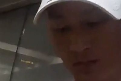 Moment phone spammer caught targeting commuters on London Underground