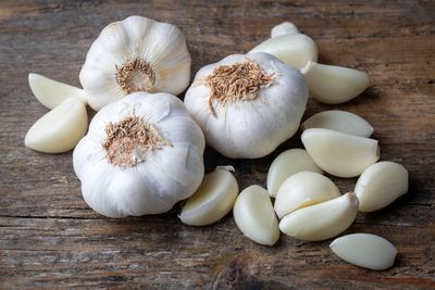 Why Garlic and Shallots Thrive When Planted Now