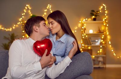 How Many Of These 7 “Madly In Love” Habits Does Your Relationship Actually Have?