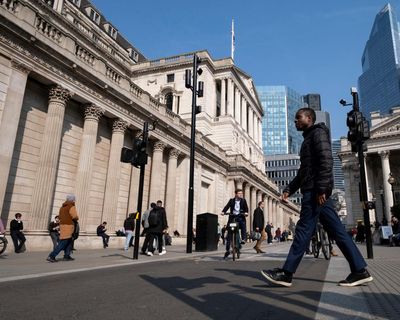 UK government borrowing costs fall to lowest level since July