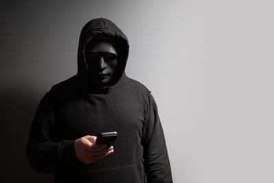 8 Manipulative Phrases Scammers Drop Without You Noticing