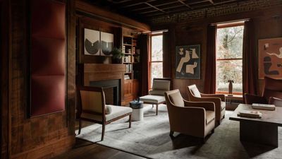 ‘Keep the Look Tailored and Welcoming’ – 5 Things Interior Designers Quietly Strip from Living Rooms in November to Prepare for Hosting Season