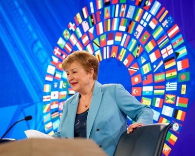 ‘A foot out in the cold’: leaders huddle at IMF as icy economic winds blow