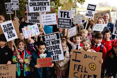 Families protest 'dangerous' A316 Twickenham roundabout after near miss involving mother and three children