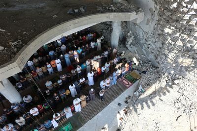 Gazans Return To Damaged Mosques For First Post-truce Friday Prayers