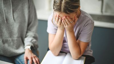 ‘She talks like a moron’: Mom can’t understand daughter saying ‘my bad chat’ and ‘so mid’. She decides the kid must be less intelligent