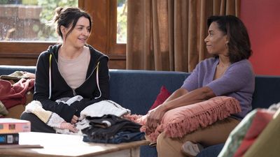 Grey’s Anatomy’s 450th Episode Featured Classic Callbacks And A Gnarly Injury, But I Can’t Get Over One Twist’s Real-Life Connection
