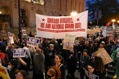 Trump asks Supreme Court to allow Guard deployment in Chicago - Roll Call