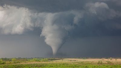 'Get off the course and seek shelter' - tornado, lightning threatens to disrupt the Life Time Grand Prix finale