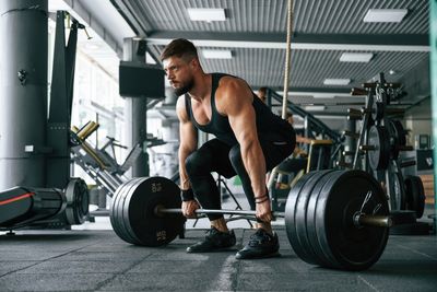 10 Traits That Instantly Signal Strength to Other Men