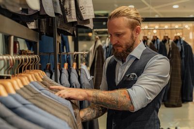 7 Rules Men Should Follow When Buying Suits