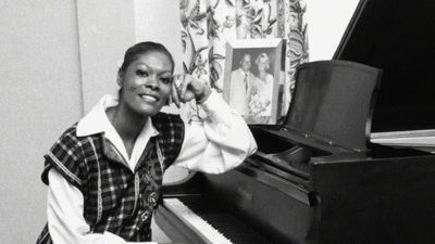 '80s Florals Are Back – Dionne Warwick's Living Room Shows Why This 'Dated' Print Will Never Go Out of Fashion (and How to Style It in 2026)